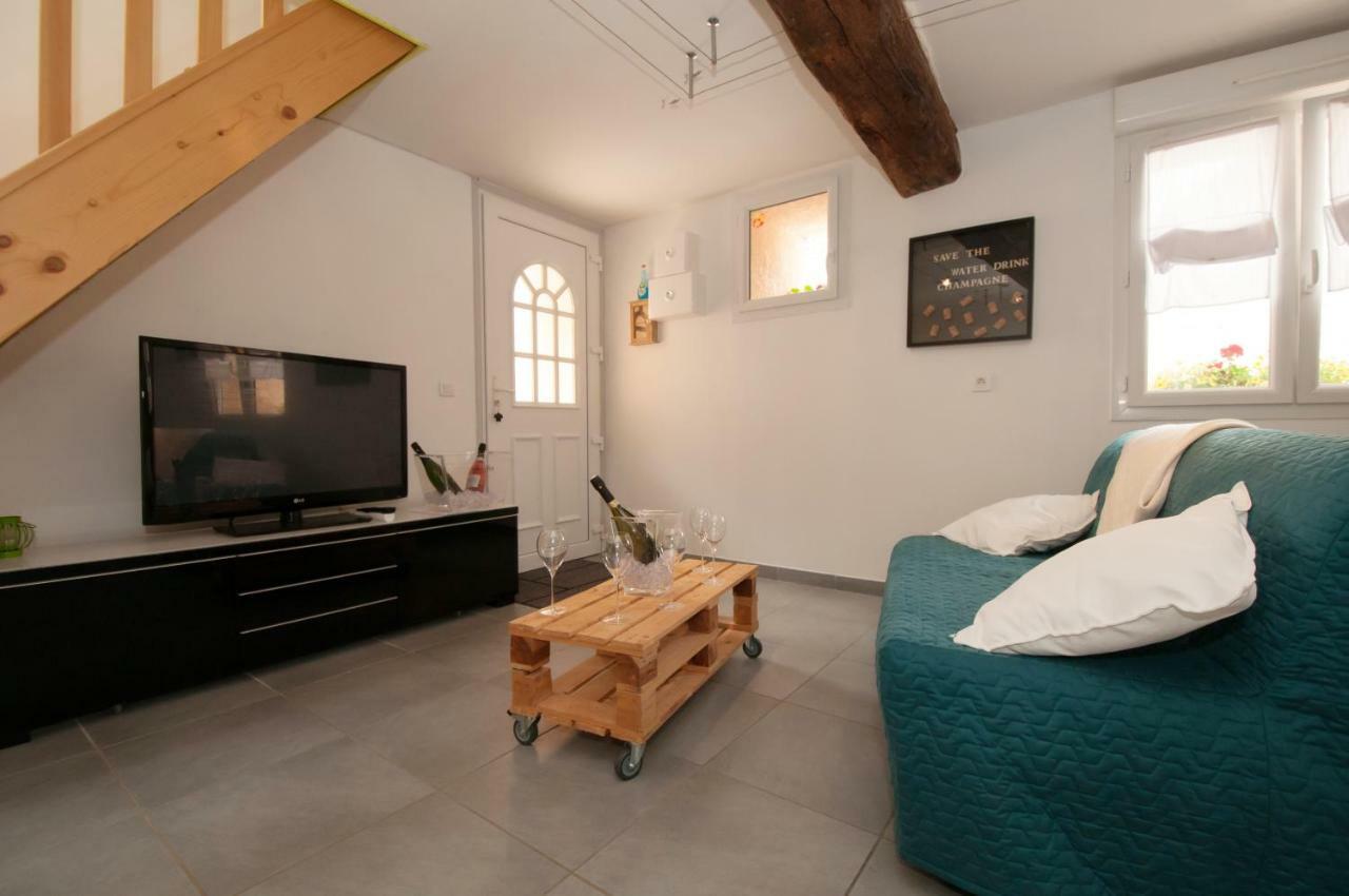 La Villa Des Roses Cormoyeux Δωμάτιο φωτογραφία